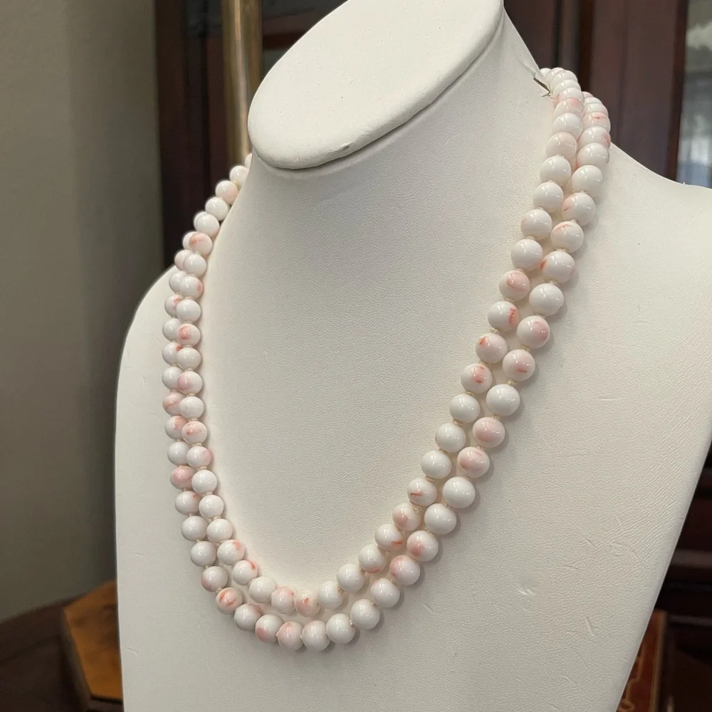 1950s two strand Japanese faux angel skin coral bead necklace - Picture 3 of 9